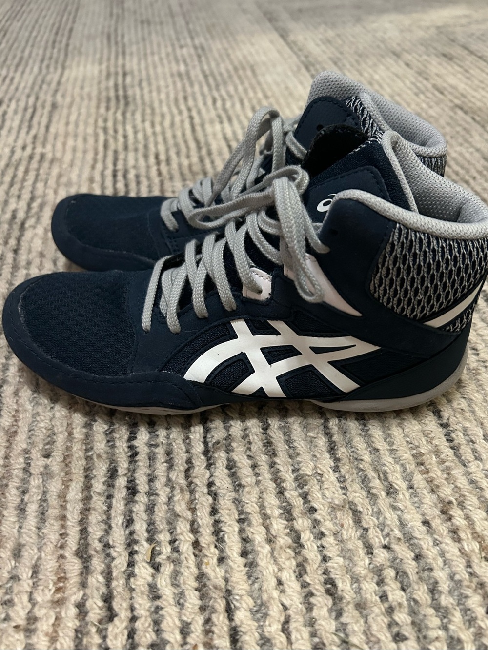 ASICS Navy and White High-Top Sneakers Size 5 Wrestling Shoes